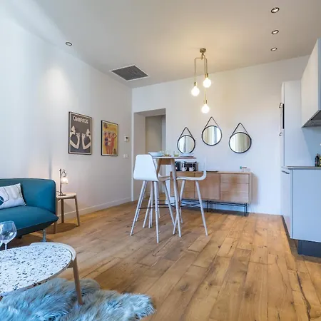 Апартаменты Refined & Cozy 1 Bedroom Downtown Ницца