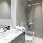 Refined & Cozy 1 Bedroom Downtown شقة *